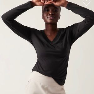 NWT Athleta outbound v-neck long sleeve top. Black. M.